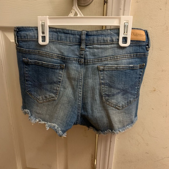 Aeropostale Jean Shorty Shorts Size 8, lightly worn - Picture 3 of 4